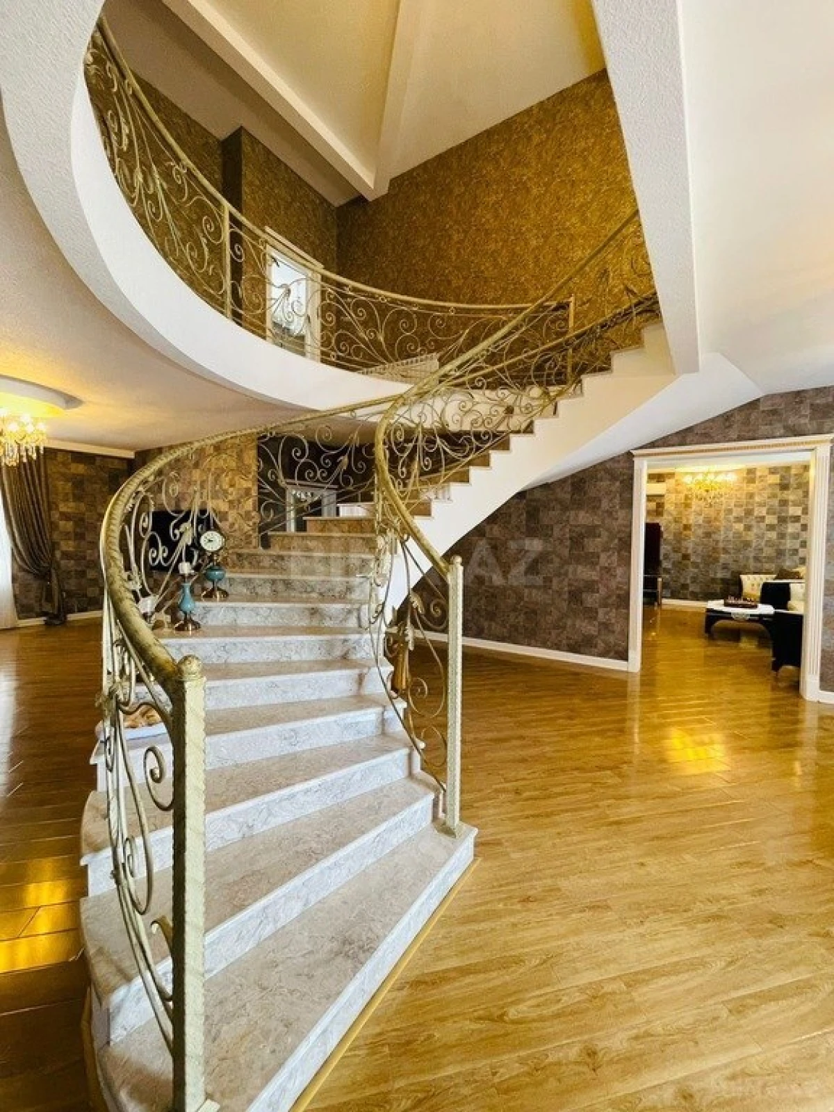 Kirayə verilir 6 otaqlı həyət evi 360 m²