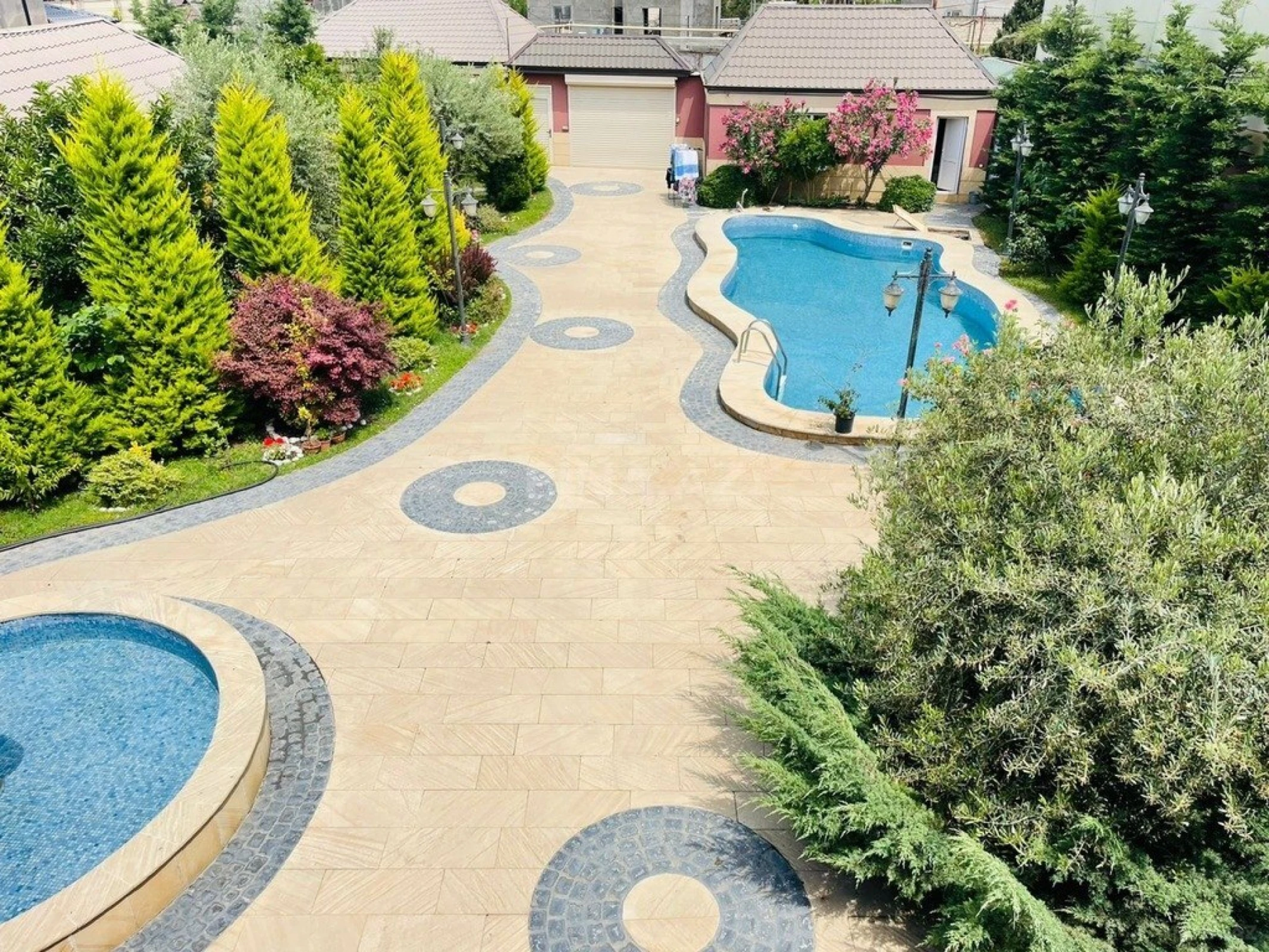 Kirayə verilir 6 otaqlı həyət evi 360 m²