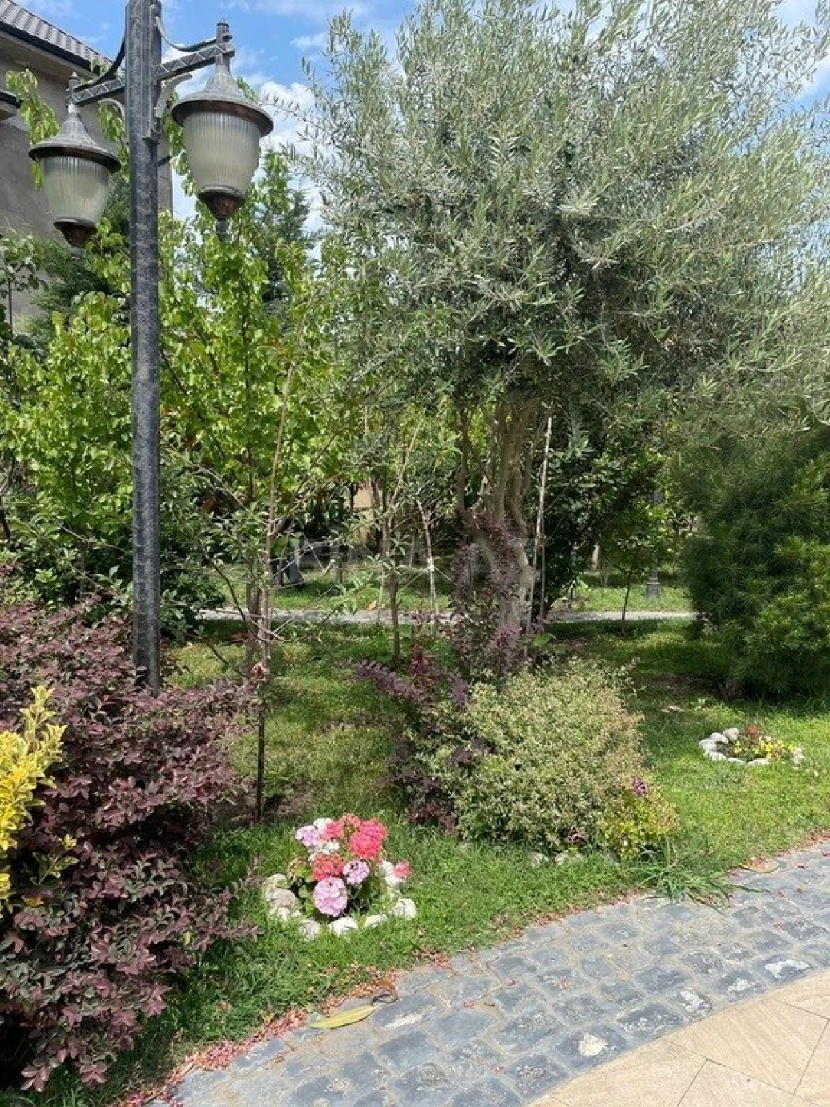 Kirayə verilir 6 otaqlı həyət evi 360 m²