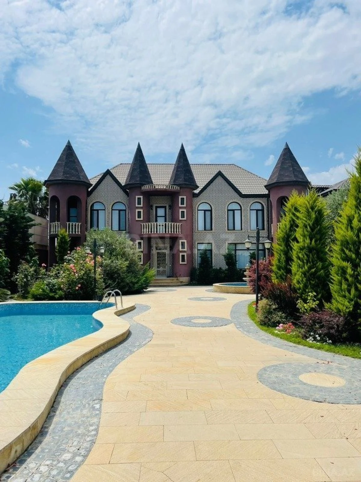 Kirayə verilir 6 otaqlı həyət evi 360 m²