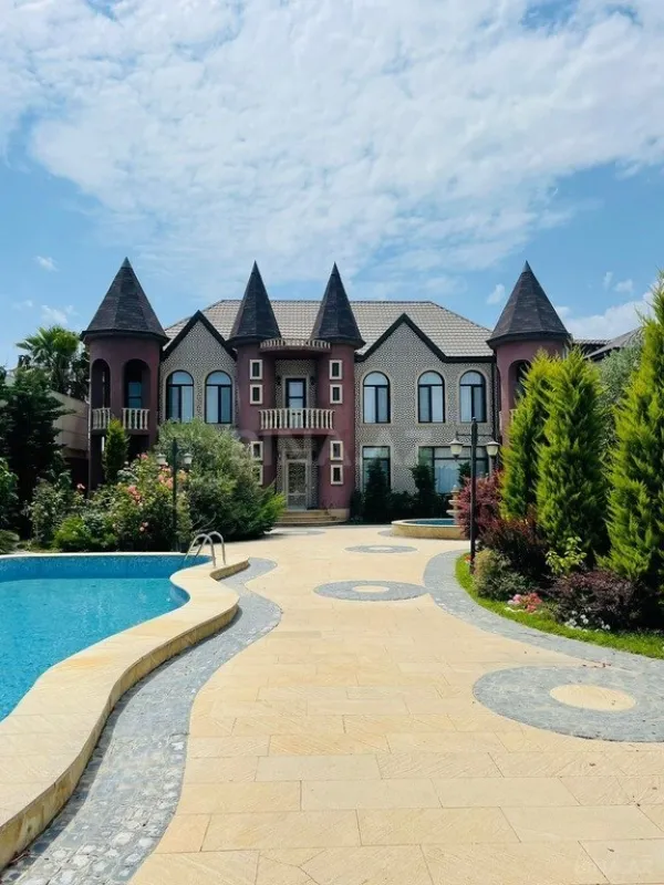 Kirayə verilir 6 otaqlı həyət evi 360 m²