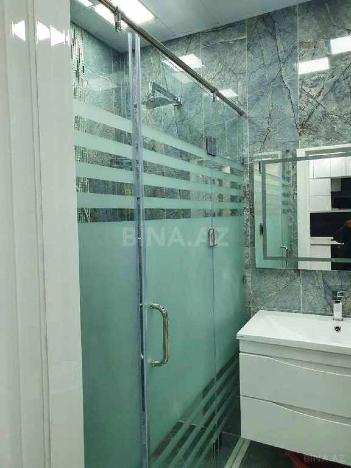 Kirayə verilir 2 otaqlı mənzil 65 m²