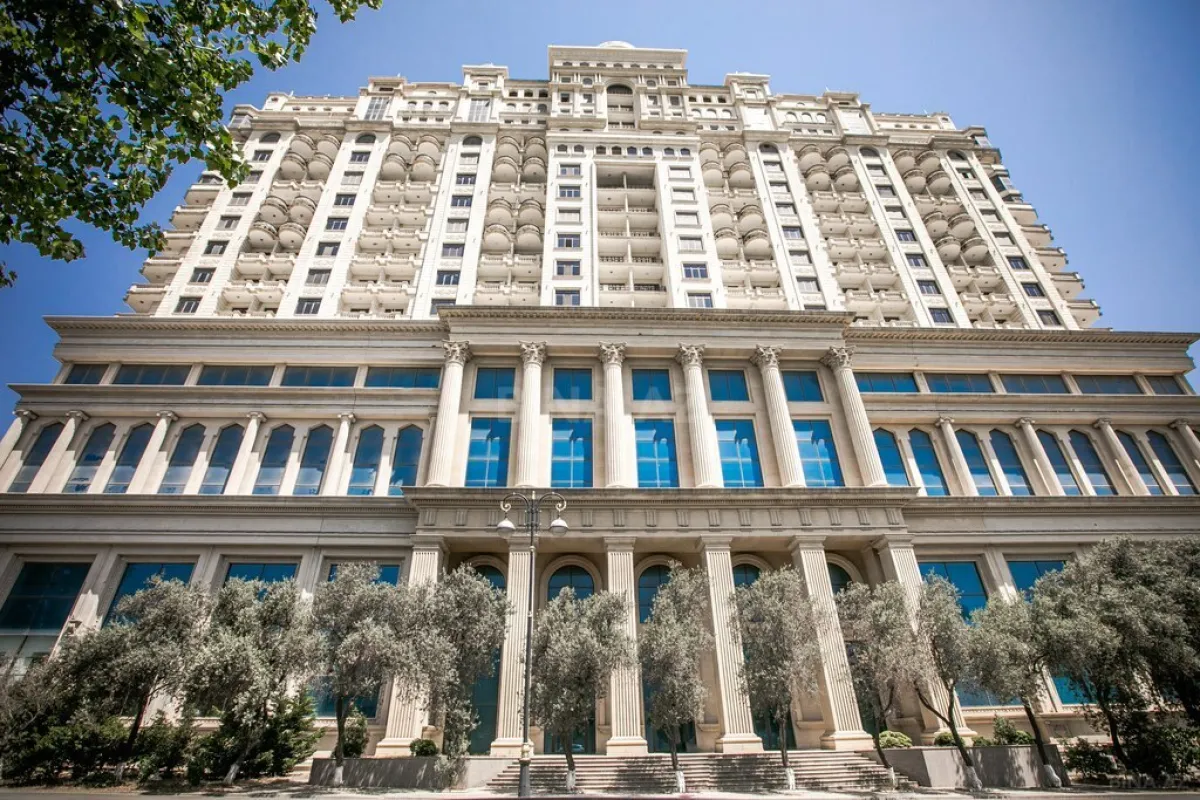 Satılır 4 otaqlı mənzil 199 m²