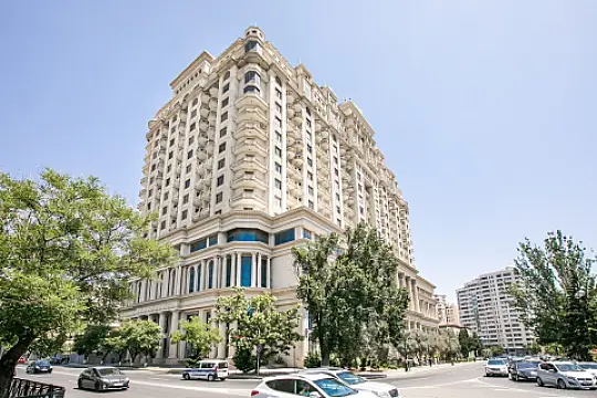 Satılır 4 otaqlı mənzil 199 m²