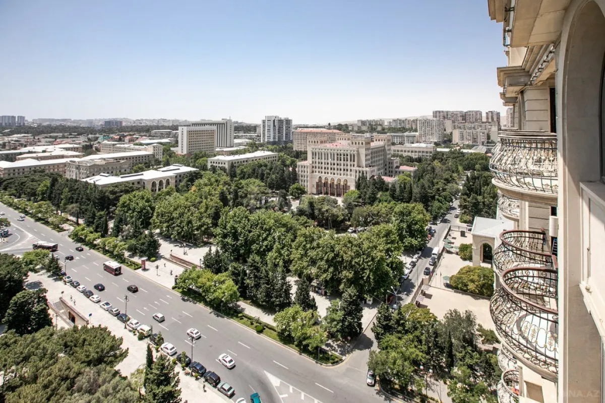 Satılır 4 otaqlı mənzil 199 m²