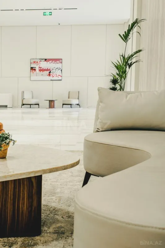 Satılır 4 otaqlı mənzil 199 m²