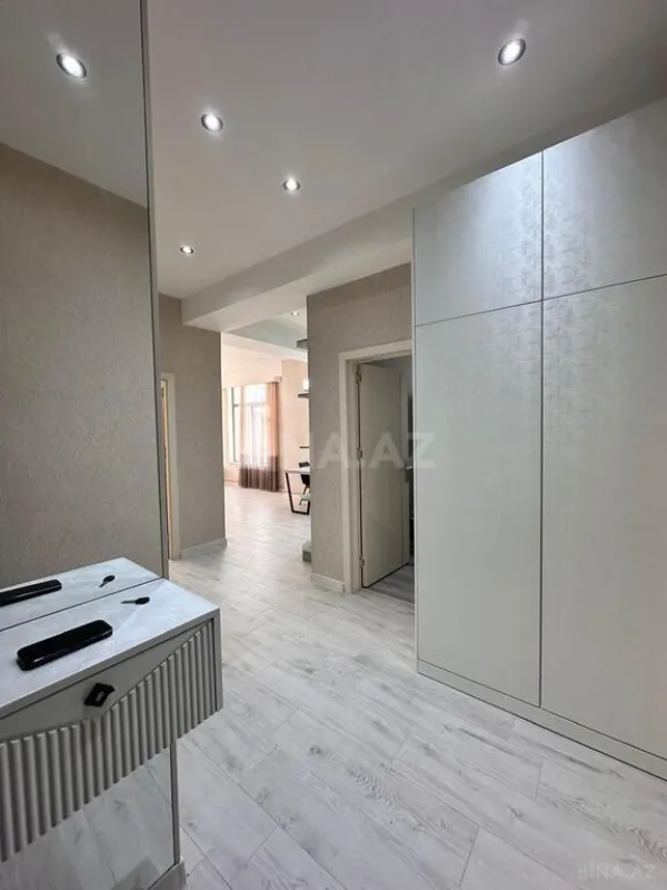 Satılır 2 otaqlı mənzil 72 m²