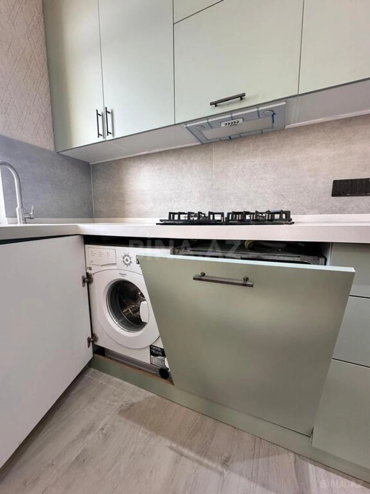 Satılır 2 otaqlı mənzil 72 m²