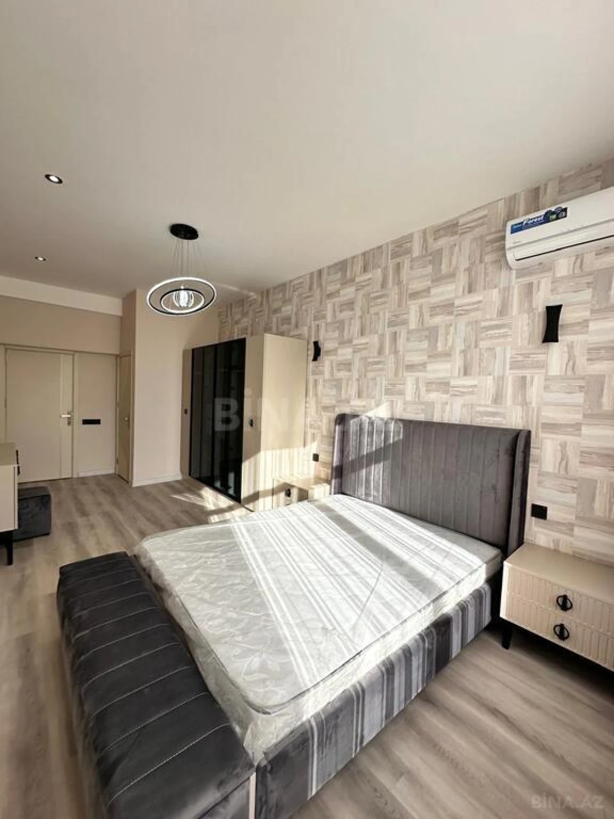 Satılır 2 otaqlı mənzil 72 m²