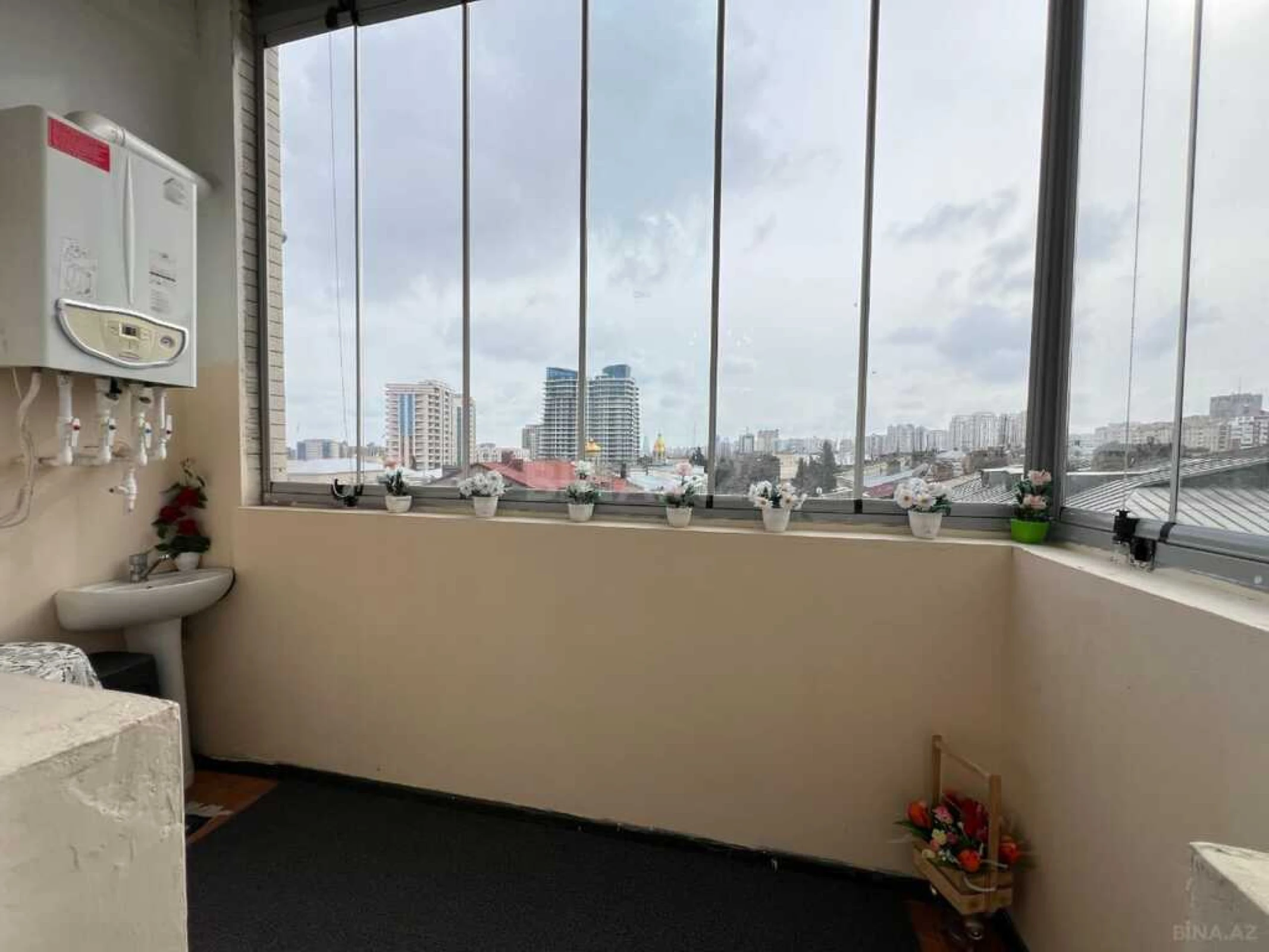 Satılır 3 otaqlı mənzil 163 m²