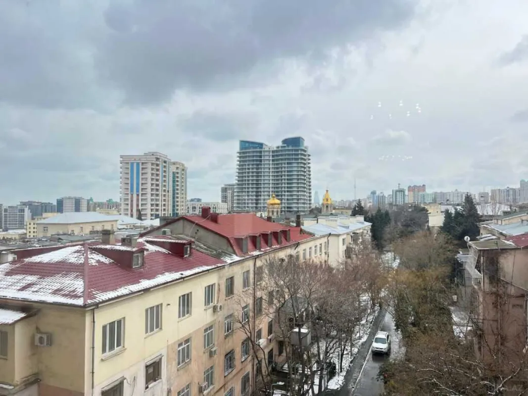 Satılır 3 otaqlı mənzil 163 m²
