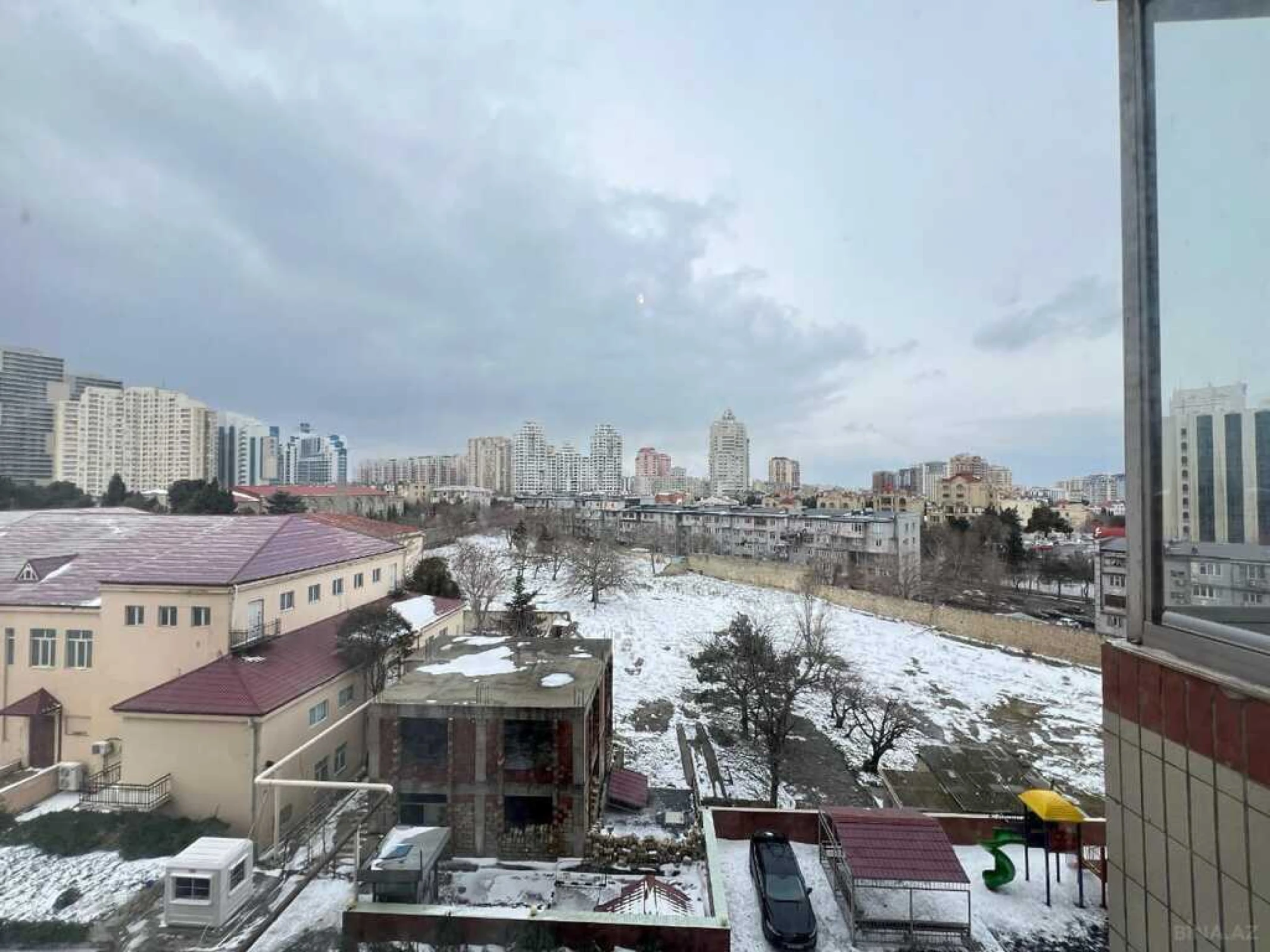 Satılır 3 otaqlı mənzil 163 m²