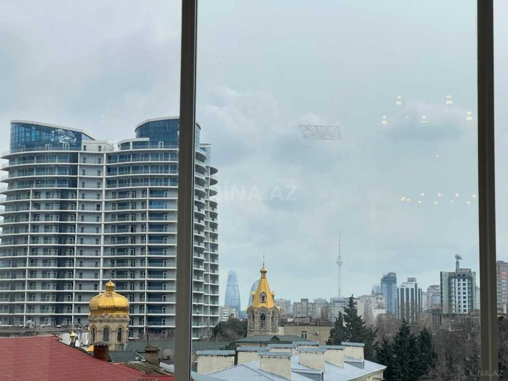 Satılır 3 otaqlı mənzil 163 m²