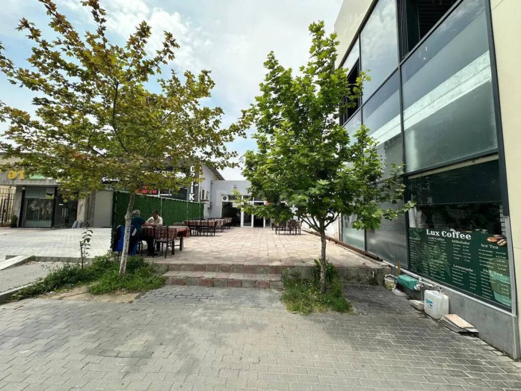 Satılır obyekt 180 m²