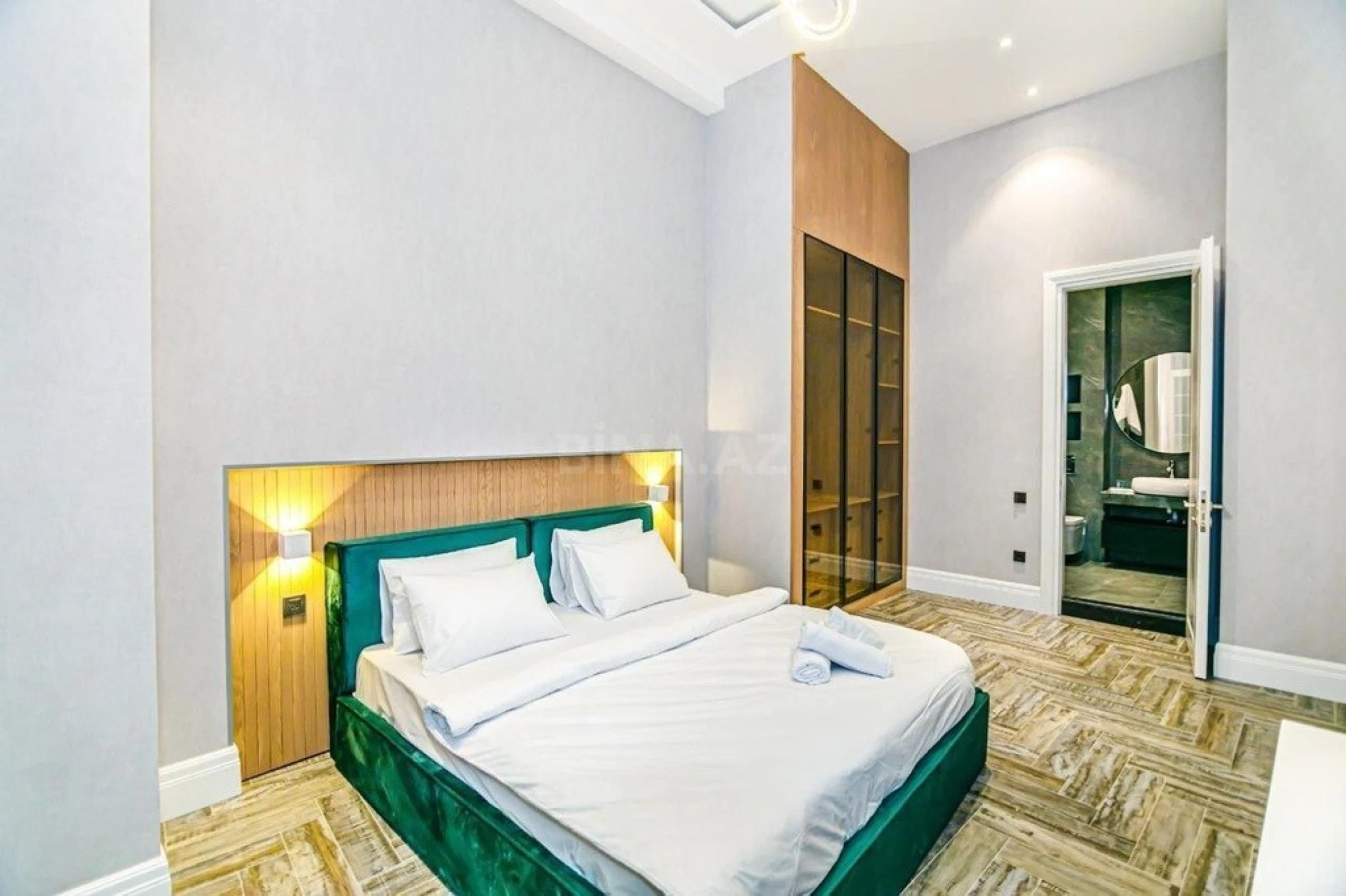 Satılır 3 otaqlı mənzil 135 m²