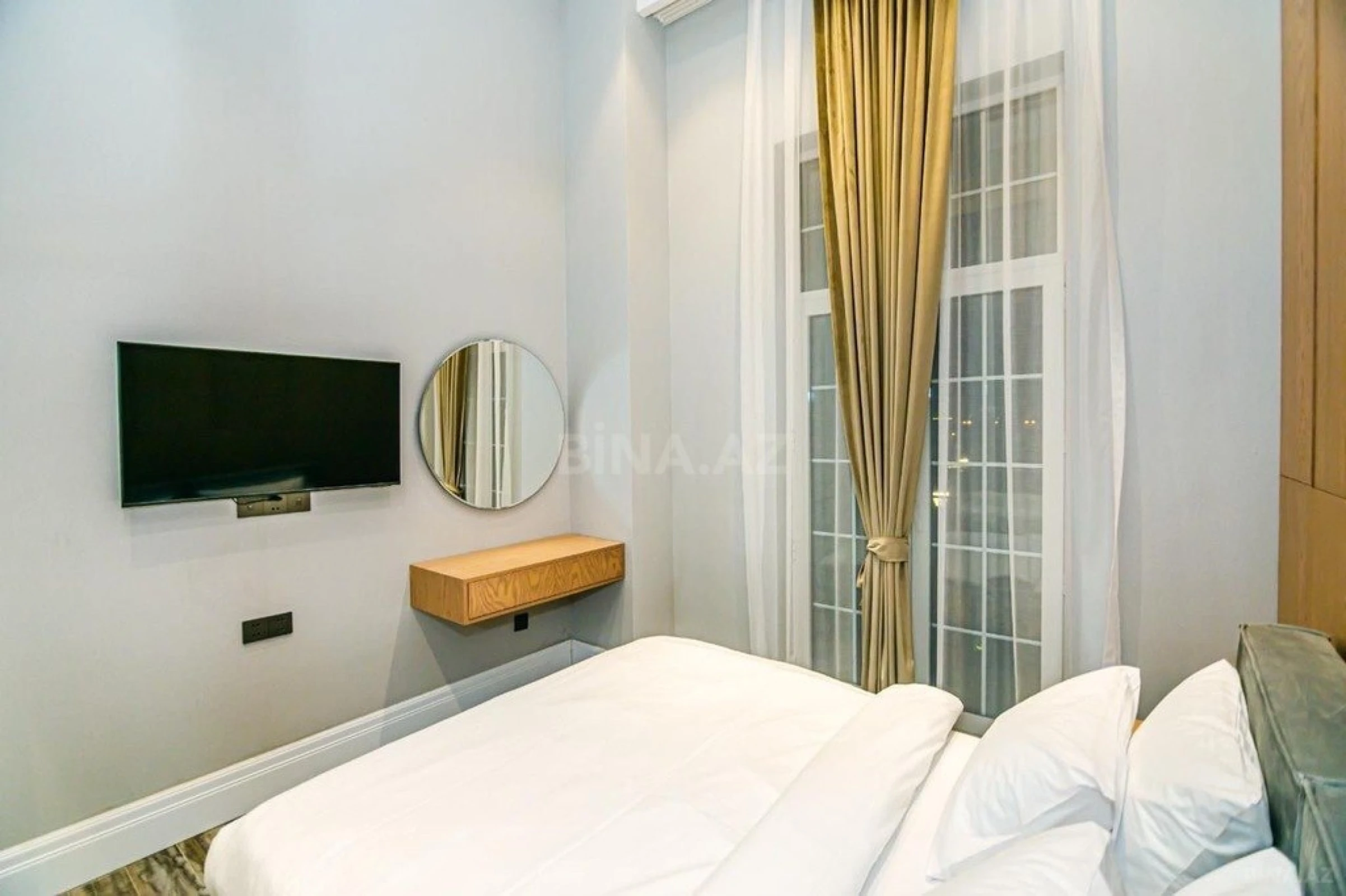 Satılır 3 otaqlı mənzil 135 m²