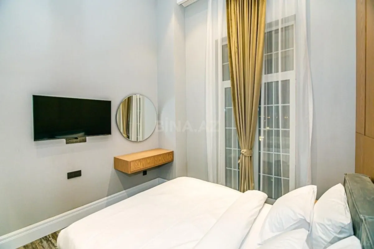 Satılır 3 otaqlı mənzil 135 m²