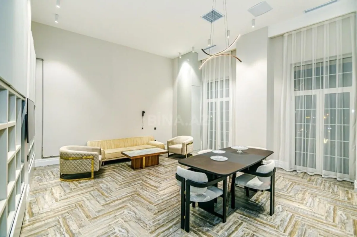 Satılır 3 otaqlı mənzil 135 m²