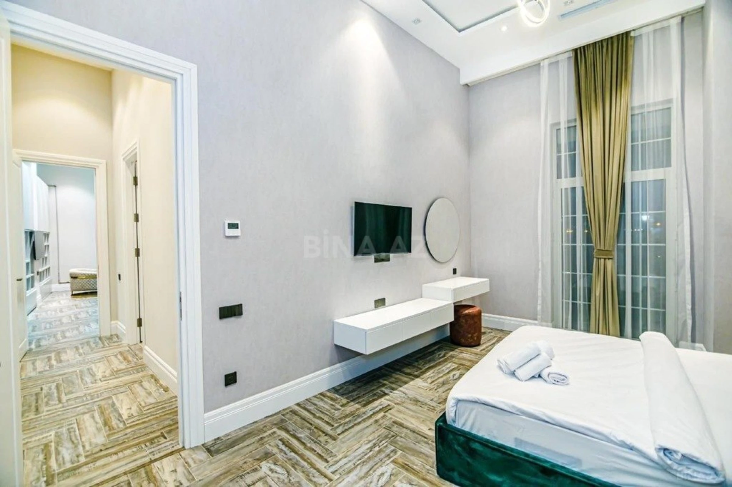 Satılır 3 otaqlı mənzil 135 m²