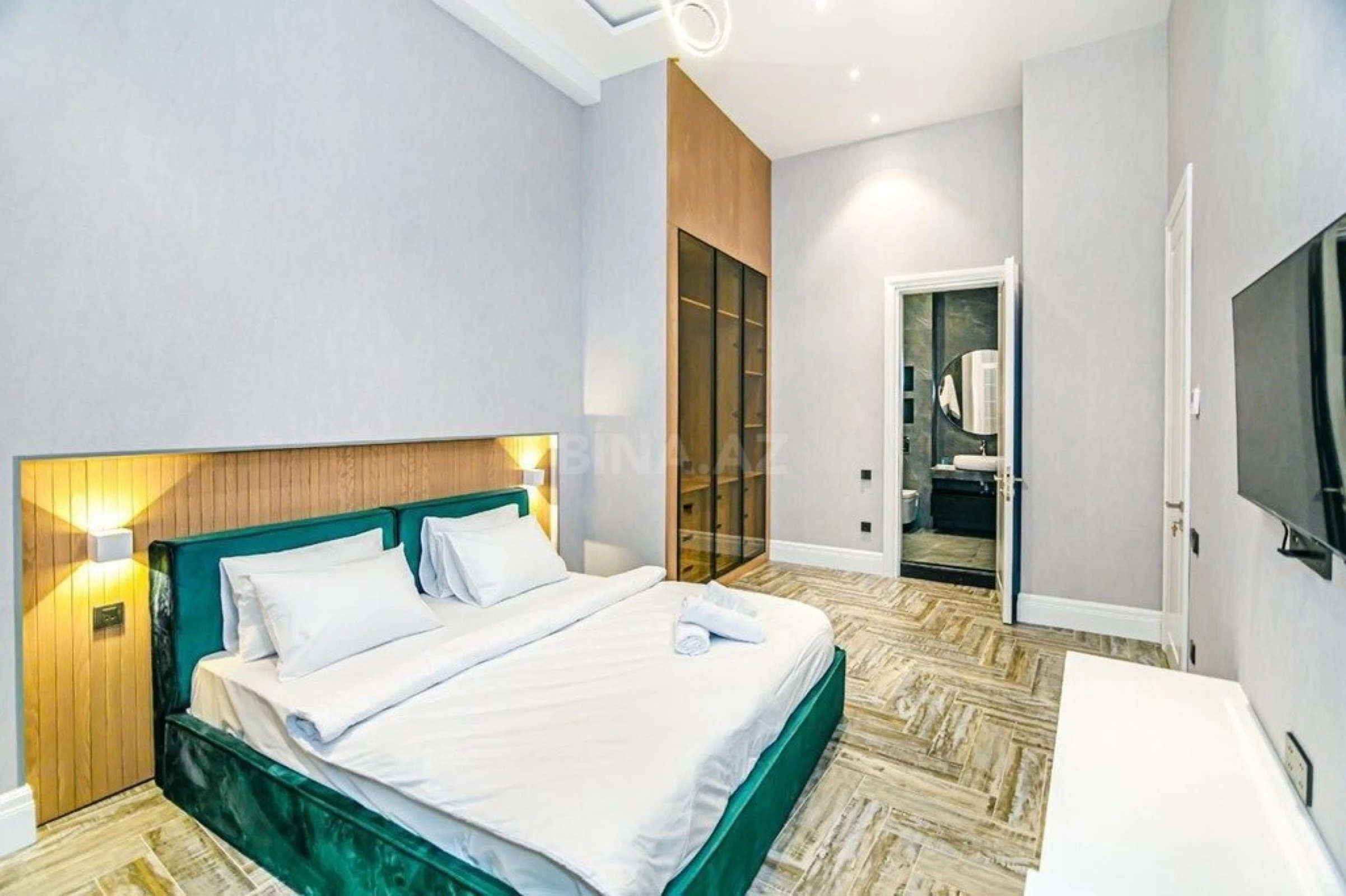 Satılır 3 otaqlı mənzil 135 m²