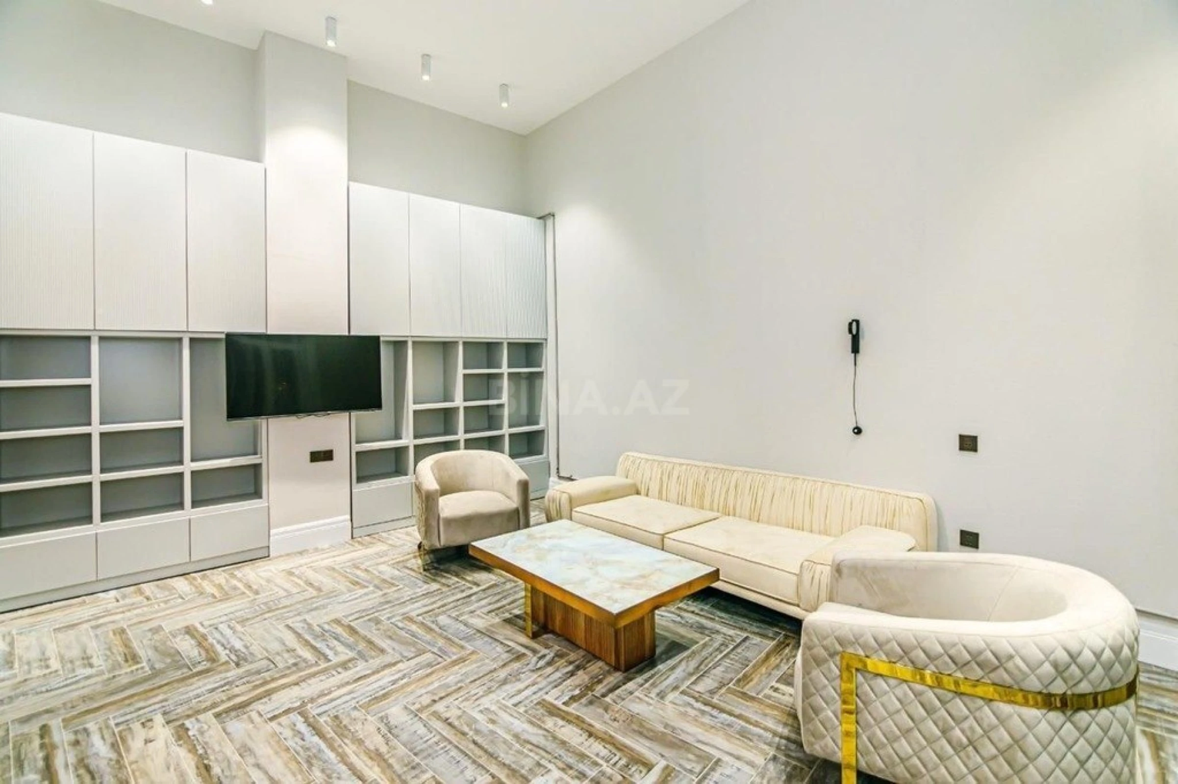 Satılır 3 otaqlı mənzil 135 m²