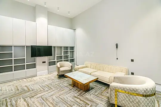 Satılır 3 otaqlı mənzil 135 m²