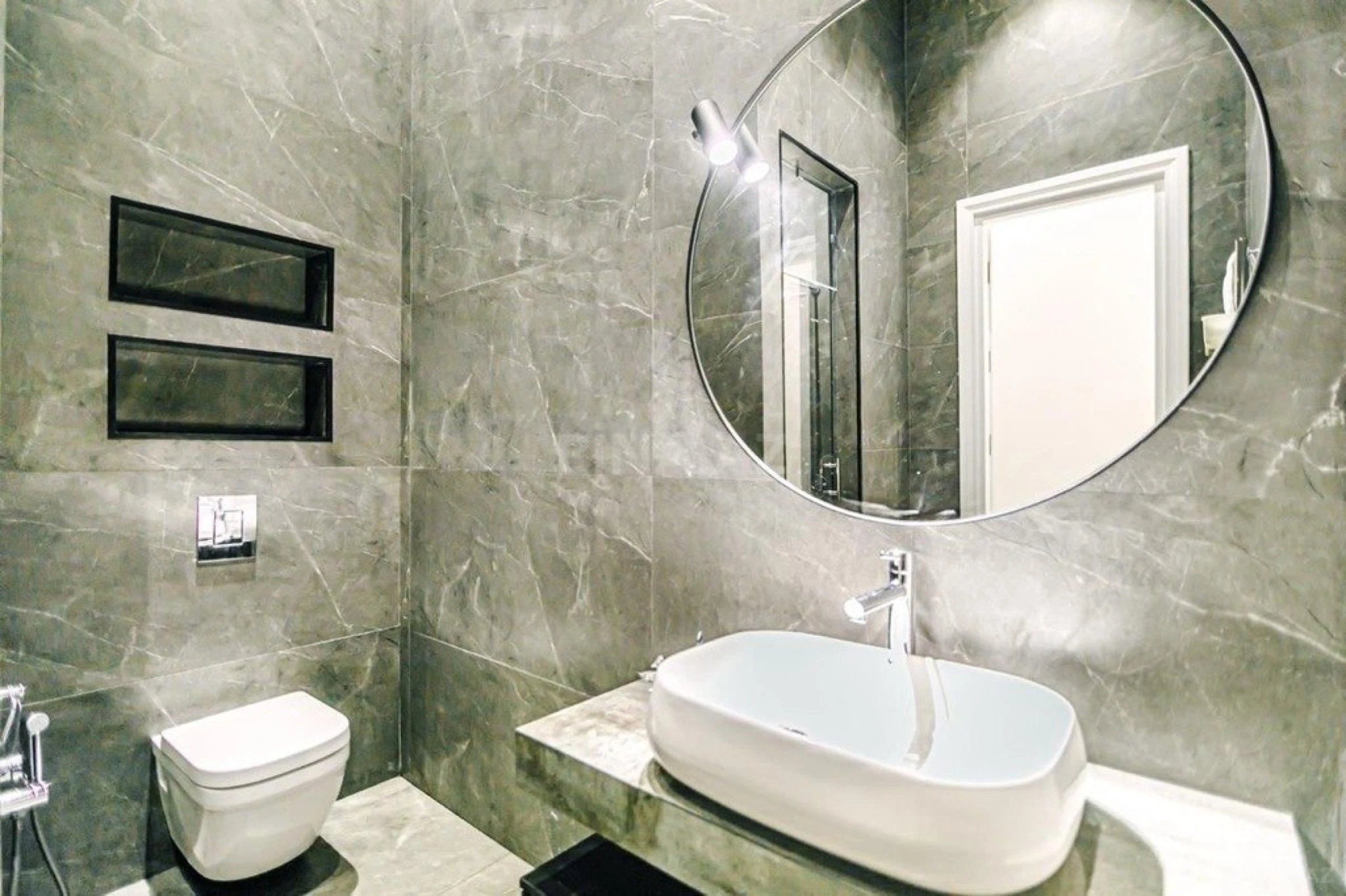 Satılır 3 otaqlı mənzil 135 m²