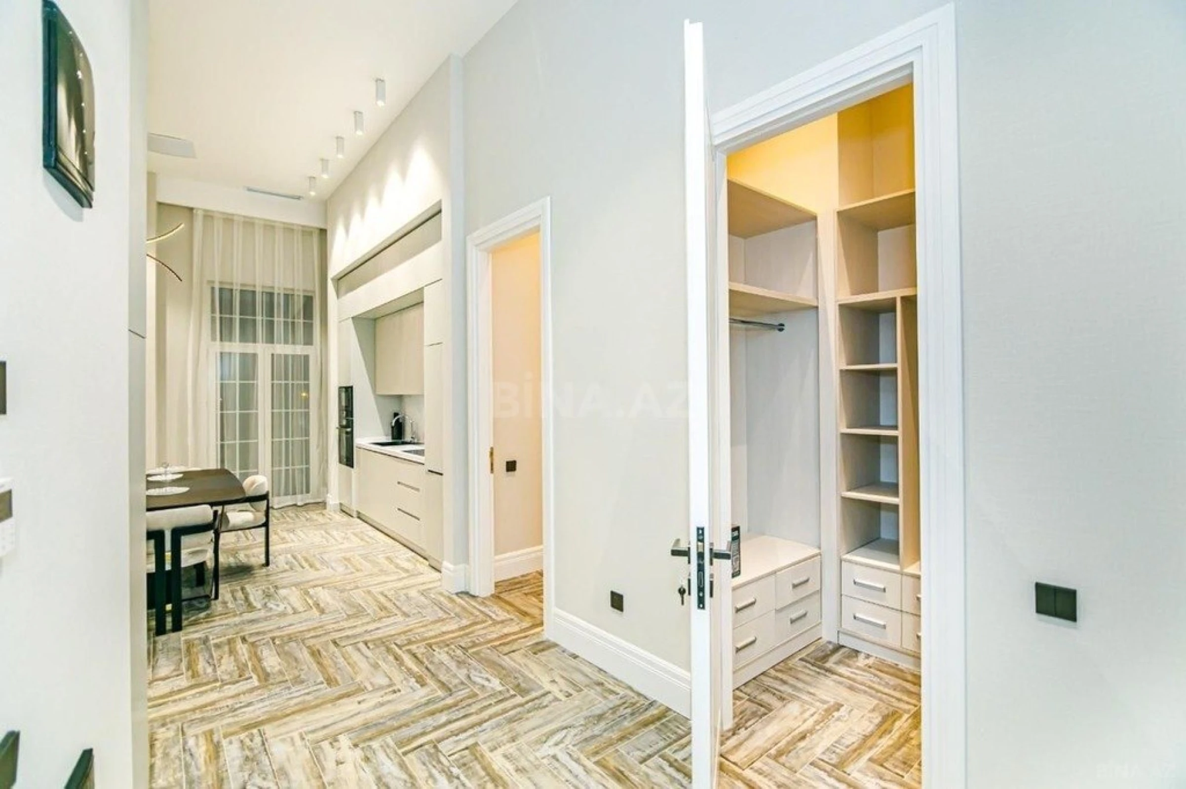 Satılır 3 otaqlı mənzil 135 m²