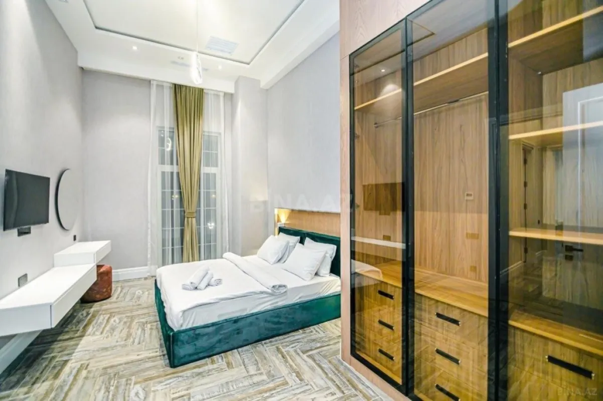 Satılır 3 otaqlı mənzil 135 m²