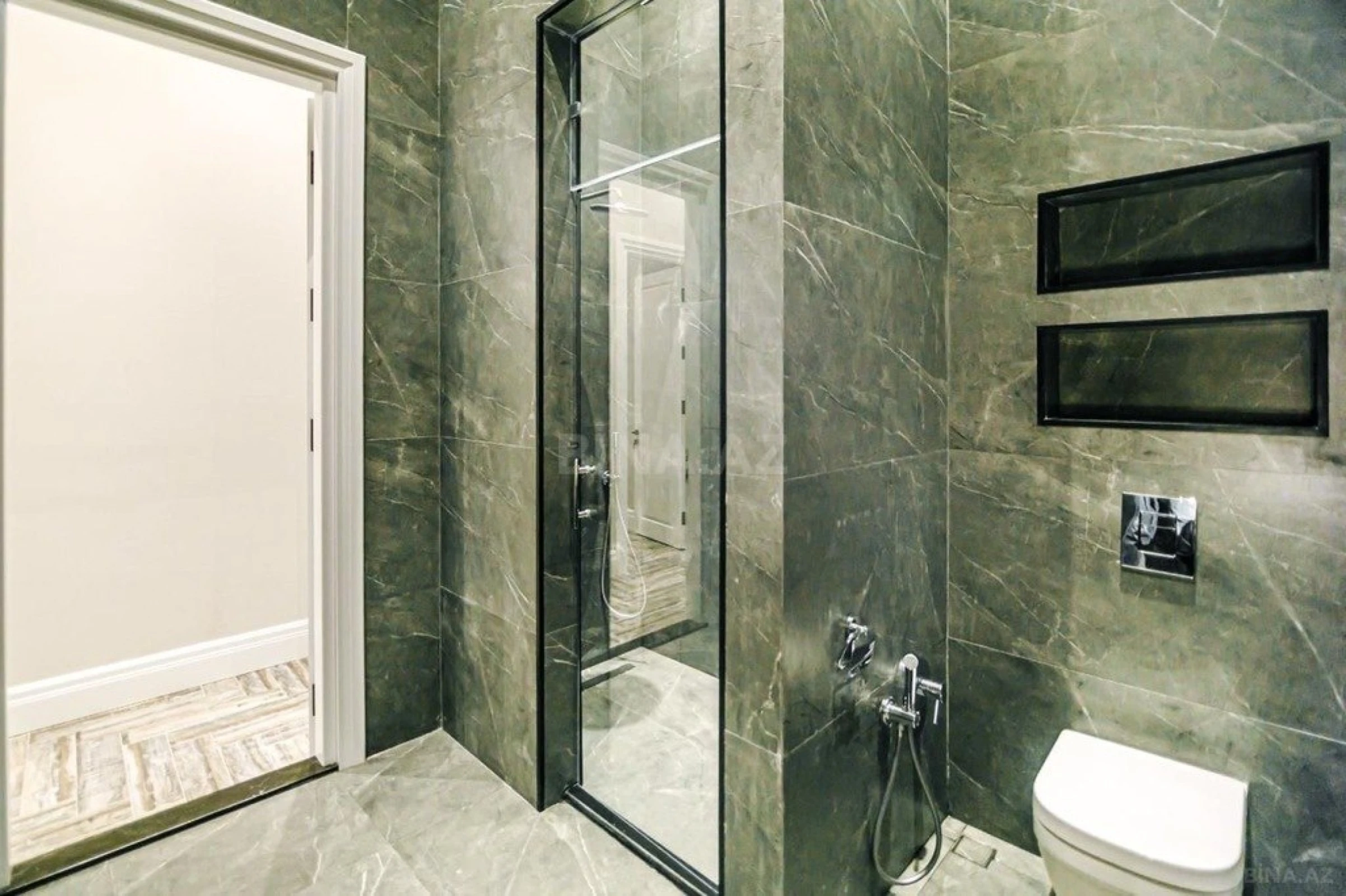 Satılır 3 otaqlı mənzil 135 m²