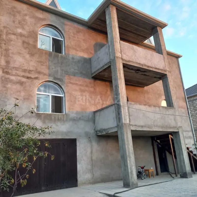 Satılır 8 otaqlı həyət evi 260 m²