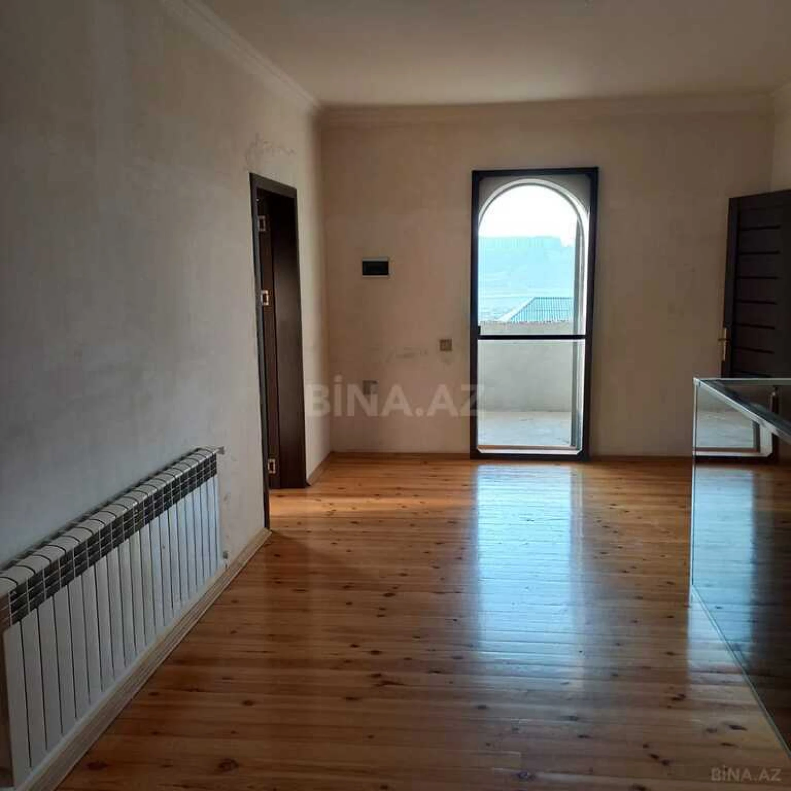 Satılır 8 otaqlı həyət evi 260 m²