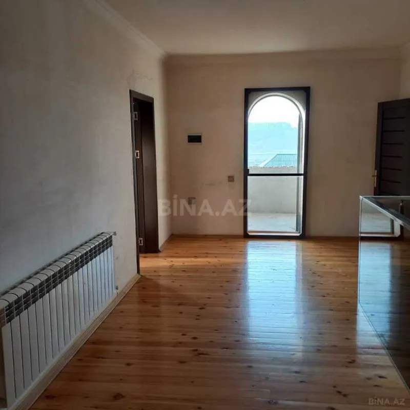Satılır 8 otaqlı həyət evi 260 m²