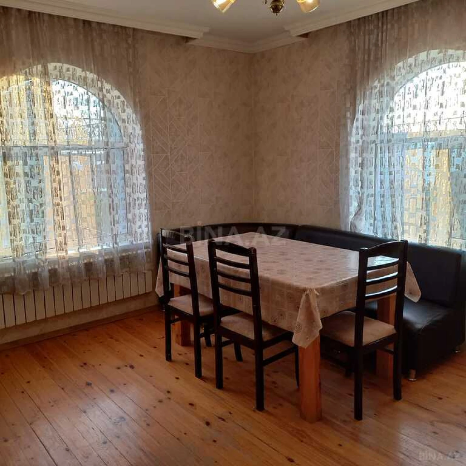 Satılır 8 otaqlı həyət evi 260 m²