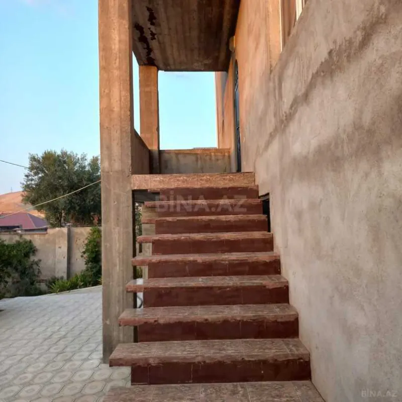 Satılır 8 otaqlı həyət evi 260 m²