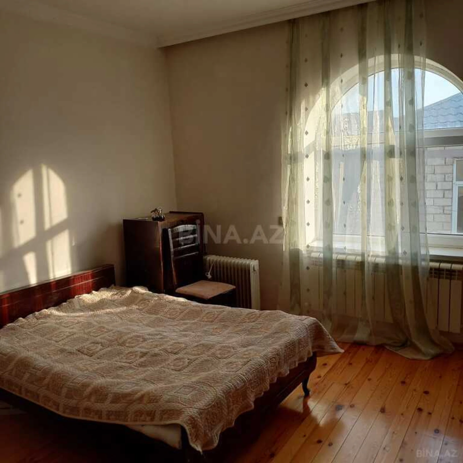 Satılır 8 otaqlı həyət evi 260 m²
