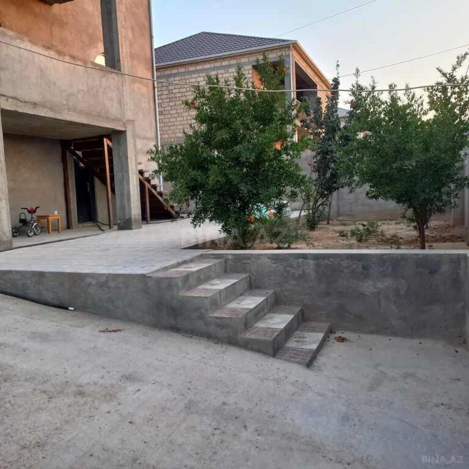 Satılır 8 otaqlı həyət evi 260 m²