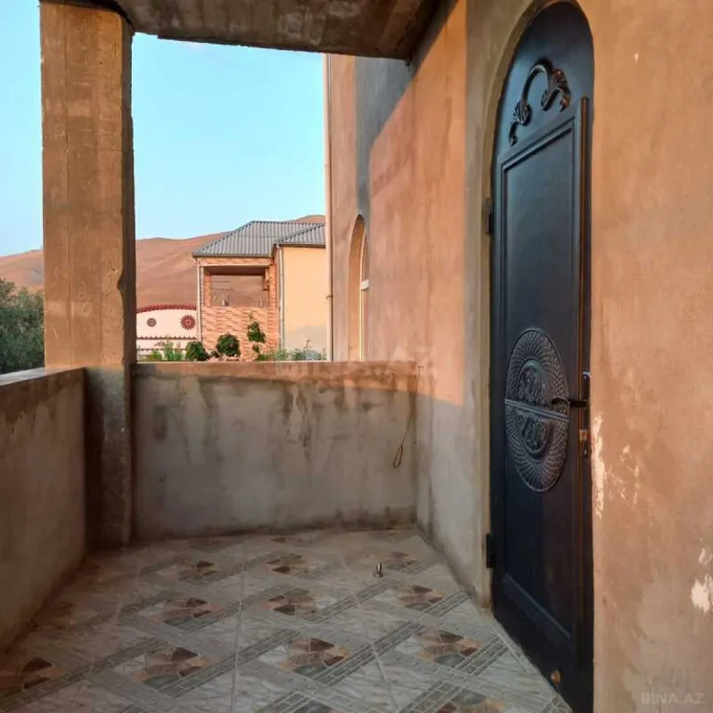 Satılır 8 otaqlı həyət evi 260 m²