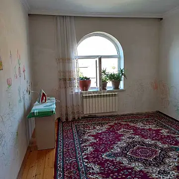 Satılır 8 otaqlı həyət evi 260 m²