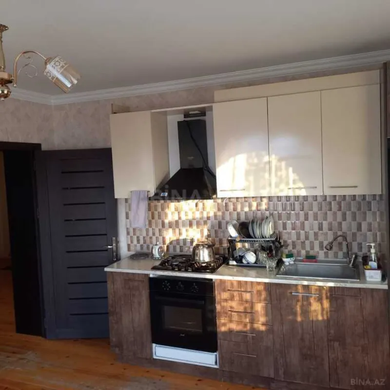 Satılır 8 otaqlı həyət evi 260 m²