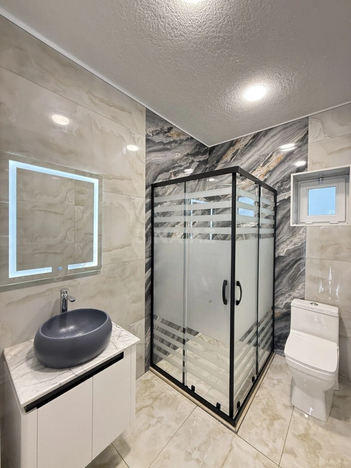 Satılır 5 otaqlı həyət evi 200 m²