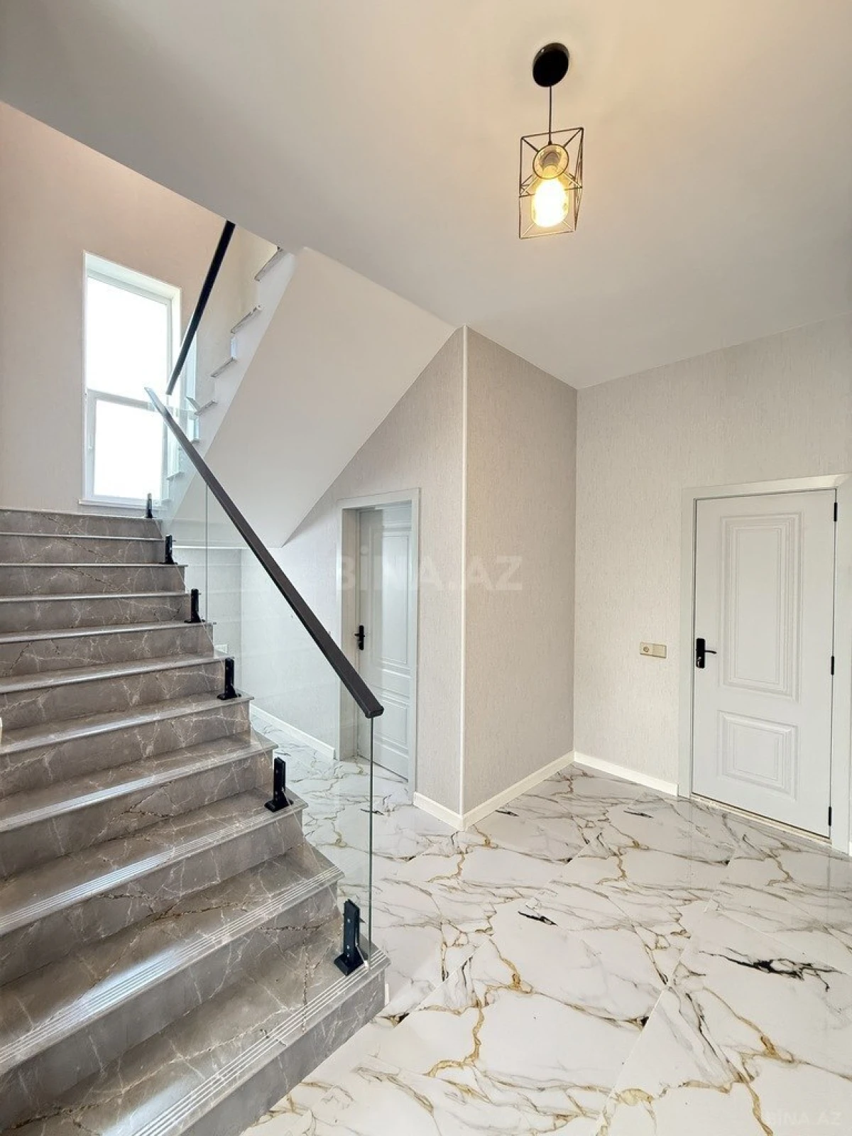 Satılır 5 otaqlı həyət evi 200 m²