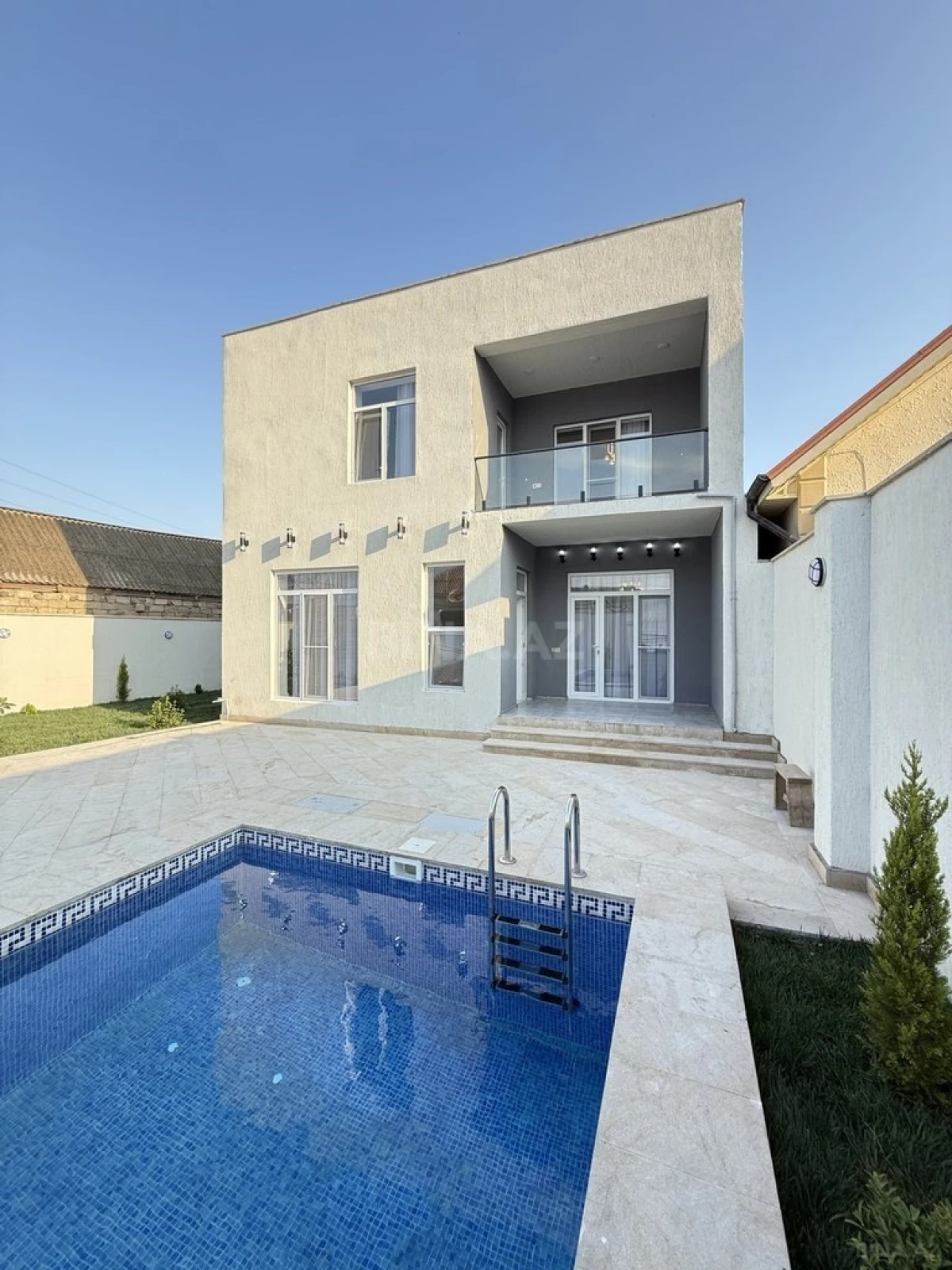 Satılır 5 otaqlı həyət evi 200 m²