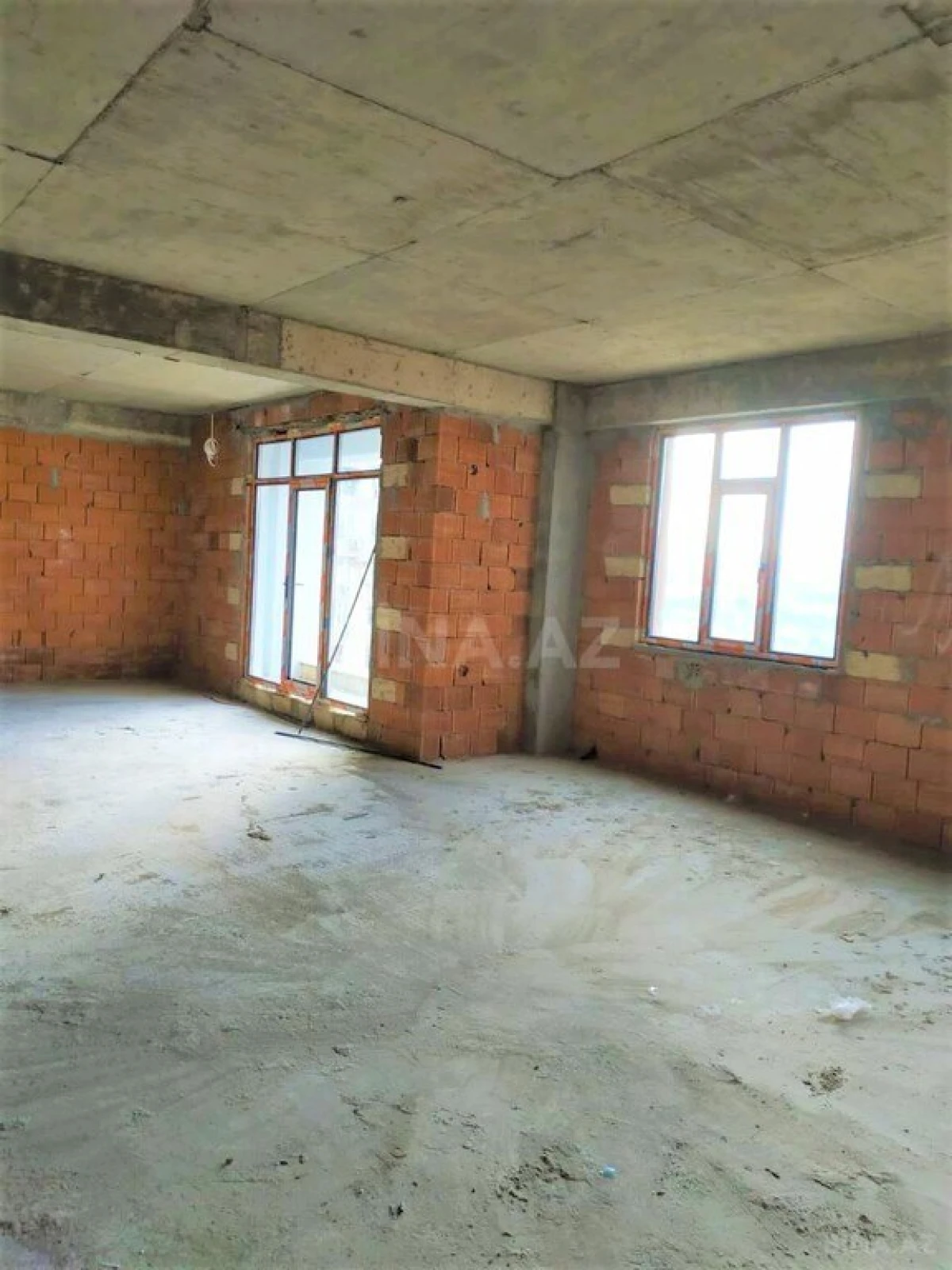 Satılır 3 otaqlı mənzil 136 m²