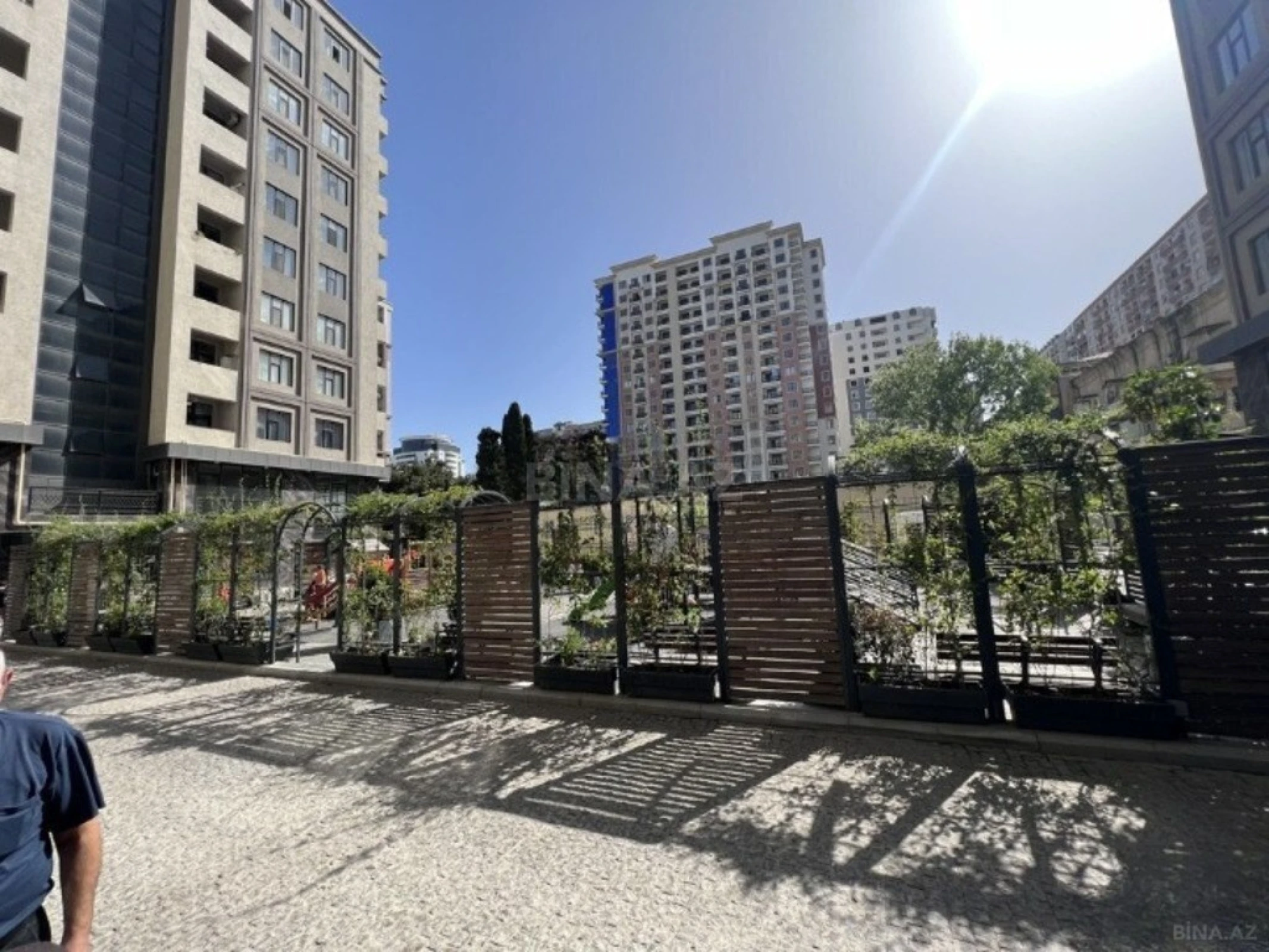 Satılır 3 otaqlı mənzil 136 m²