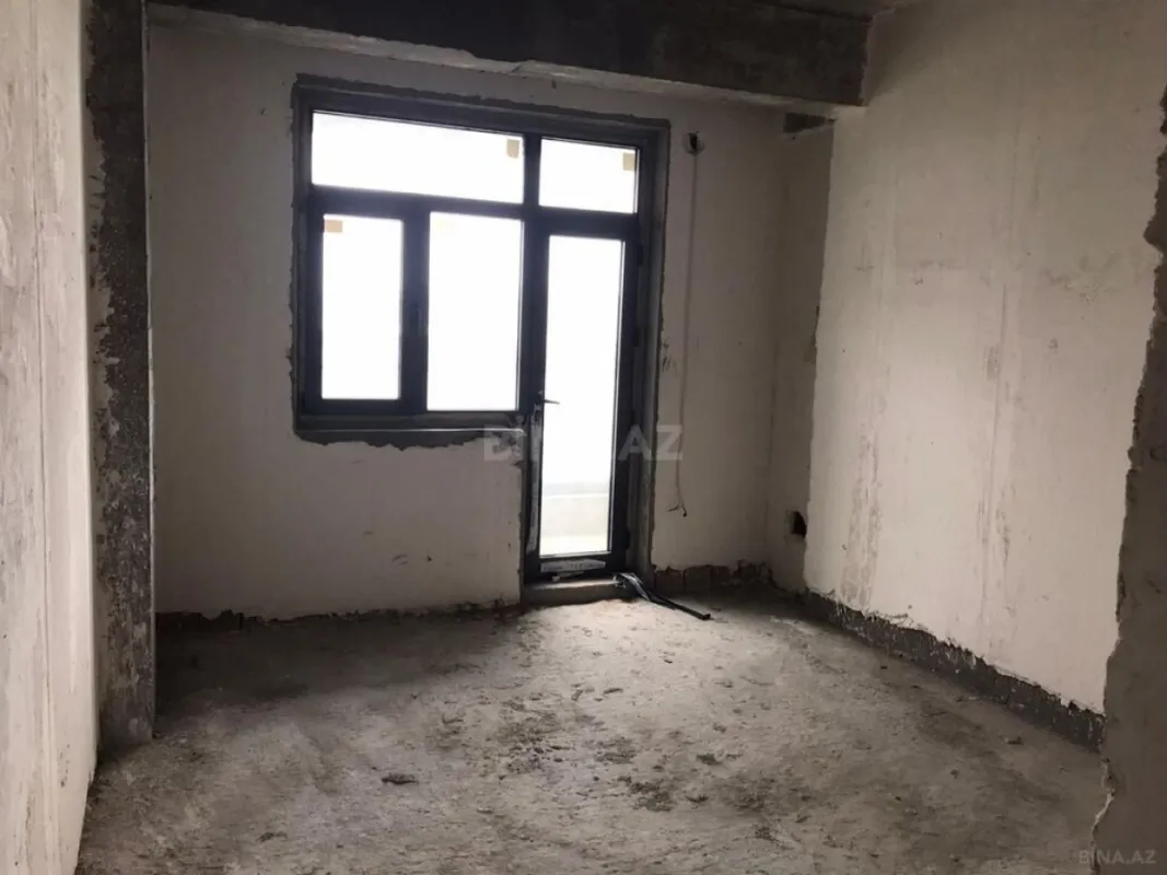 Satılır 4 otaqlı mənzil 176 m²