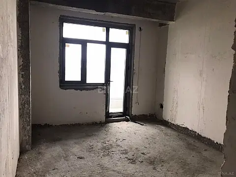 Satılır 4 otaqlı mənzil 176 m²
