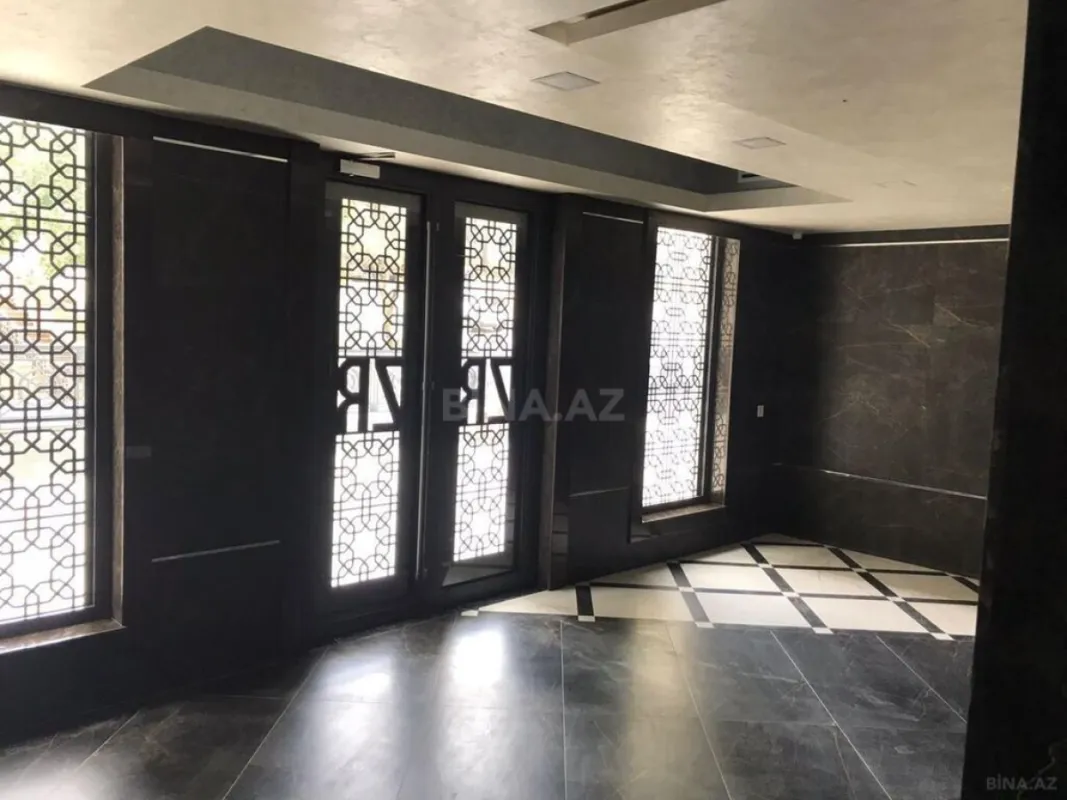 Satılır 4 otaqlı mənzil 176 m²