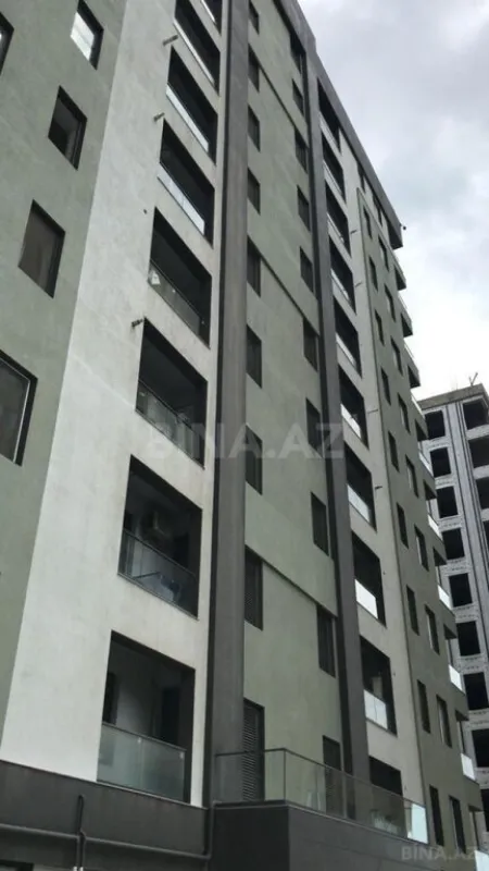 Satılır 4 otaqlı mənzil 176 m²