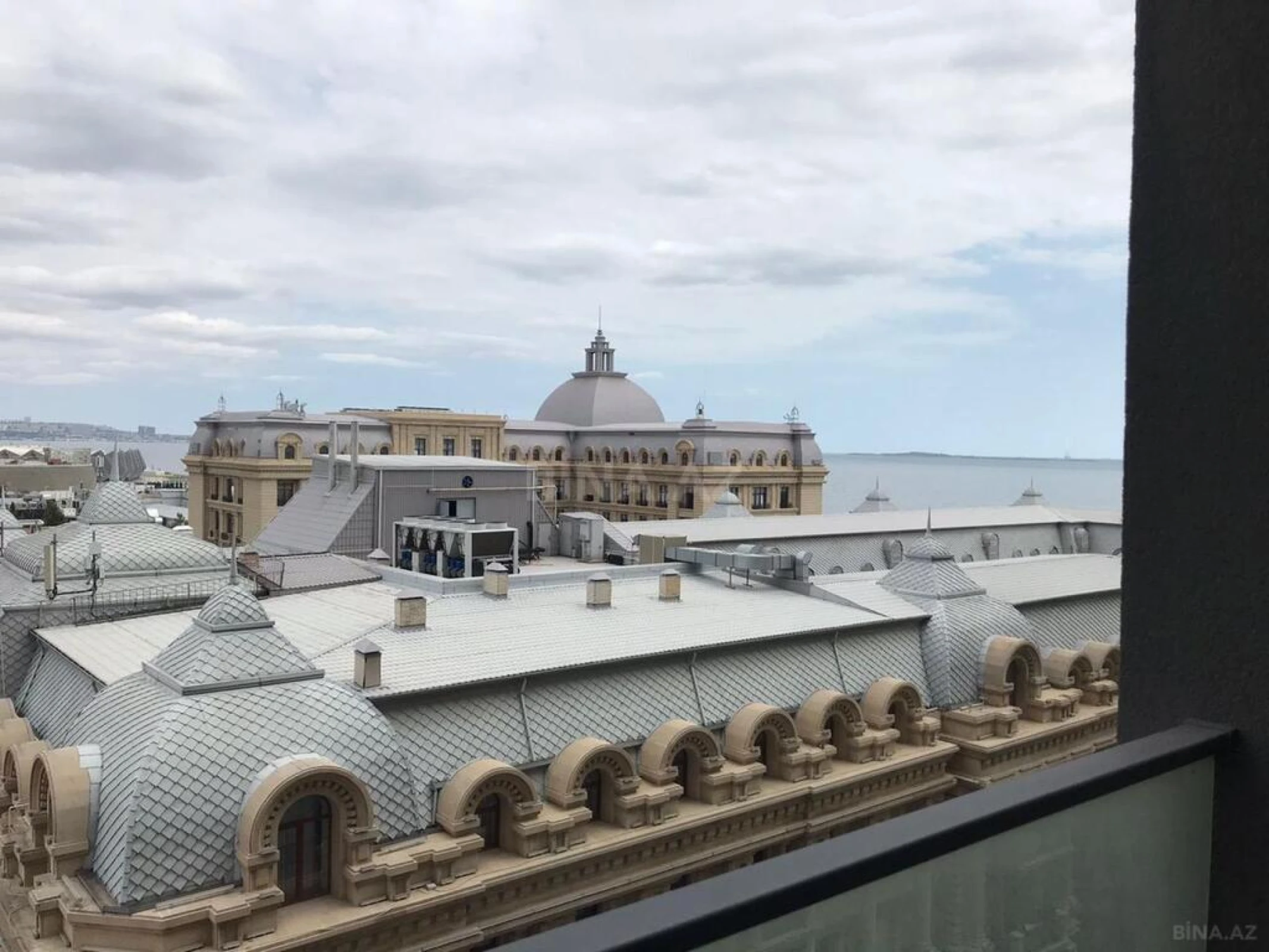 Satılır 4 otaqlı mənzil 176 m²